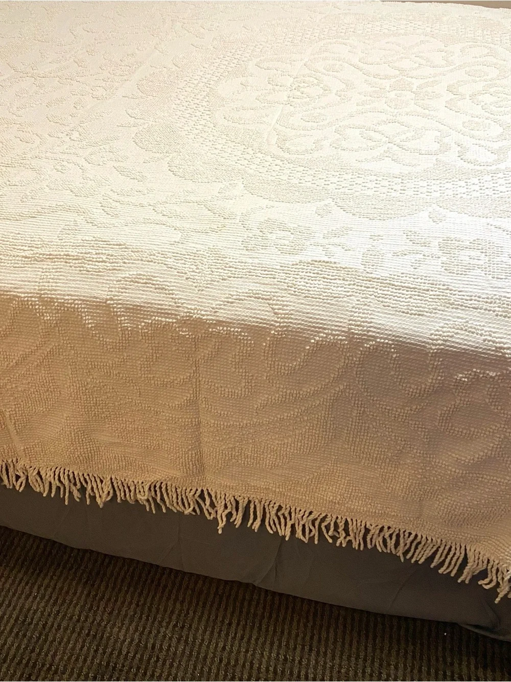 Vintage Midcentury White Floral Mandala Hobnail Bedspread with Fringe Twin Full